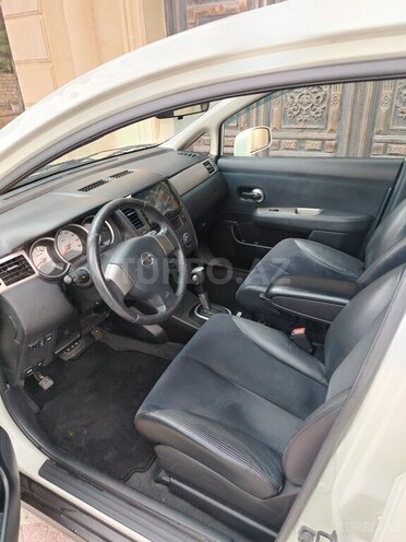 Nissan Tiida-21