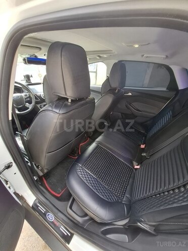 Ford Focus-11