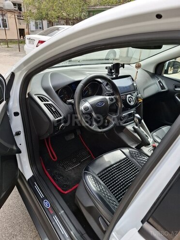 Ford Focus-10