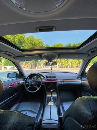 Mercedes E 280-11