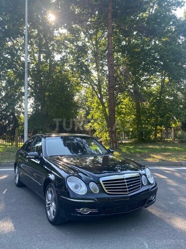 Mercedes E 280-1