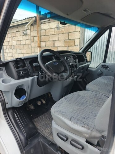 Ford Transit-7