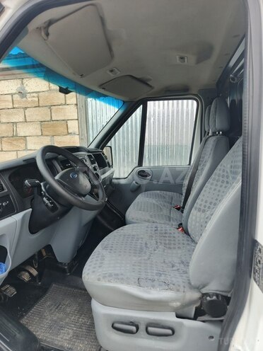 Ford Transit-5