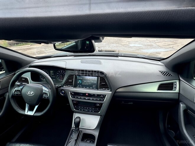 Hyundai Sonata-12
