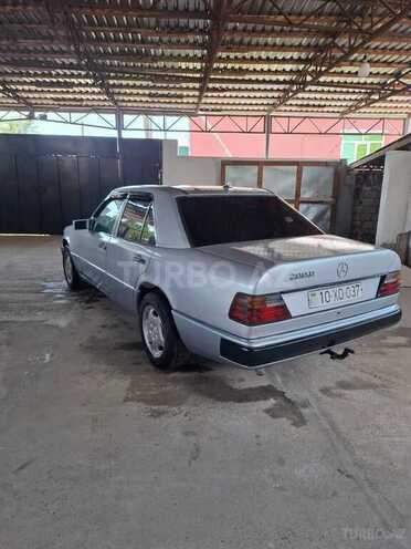 Mercedes 200 D-19