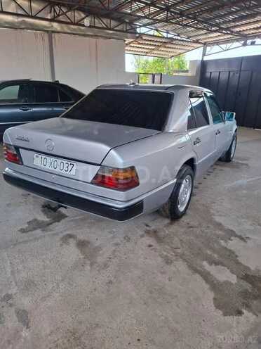 Mercedes 200 D-20