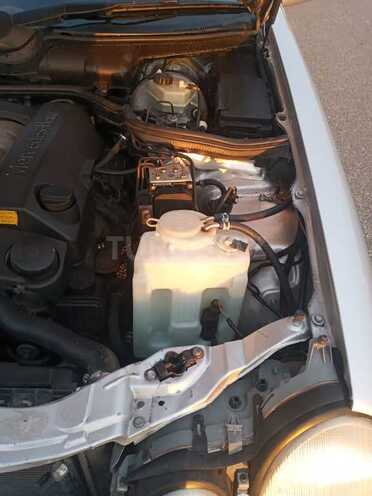 Mercedes E 240-2