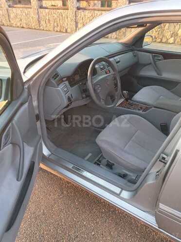 Mercedes E 240-6