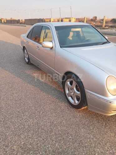 Mercedes E 240-13