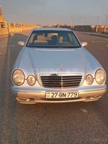 Mercedes E 240-1