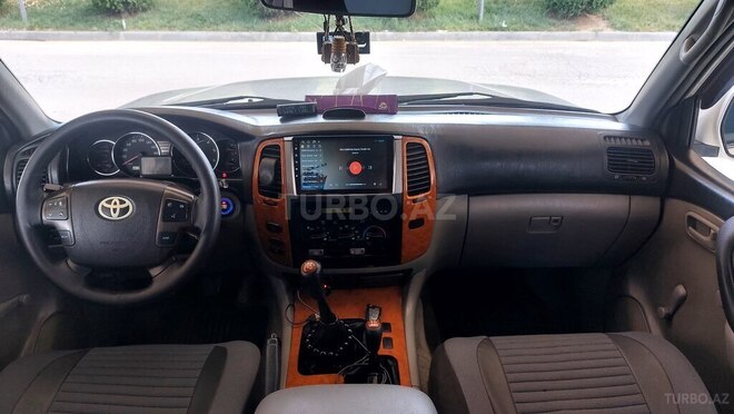 Toyota Land Cruiser-13