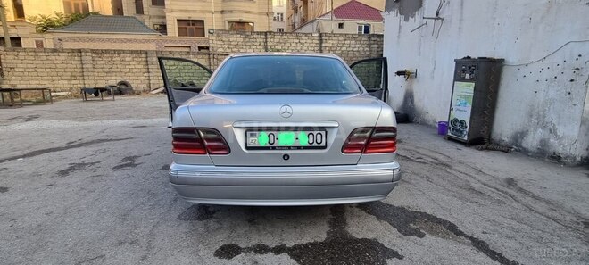 Mercedes E 220-2