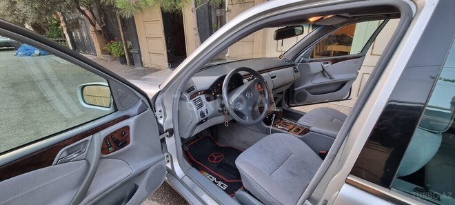 Mercedes E 220-3