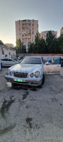 Mercedes E 220-1