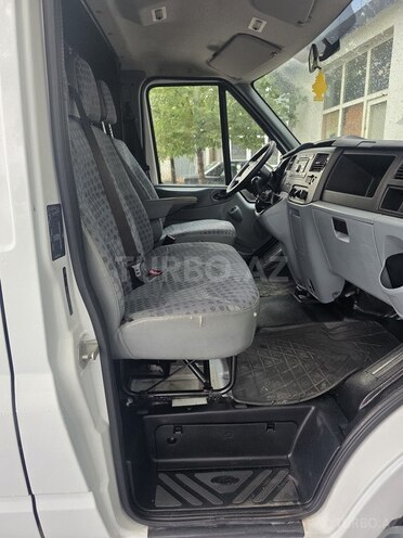 Ford Transit-20