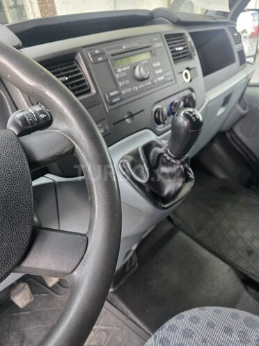 Ford Transit-21