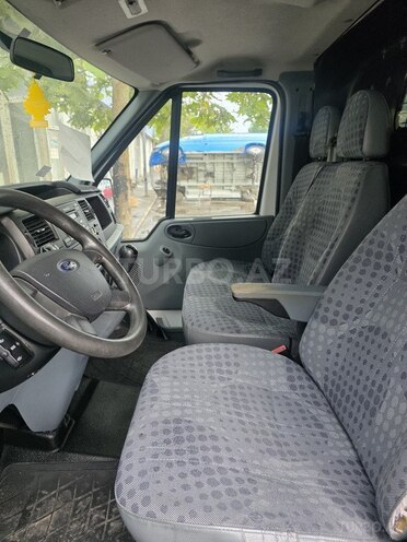 Ford Transit-19
