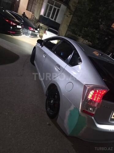 Toyota Prius-5