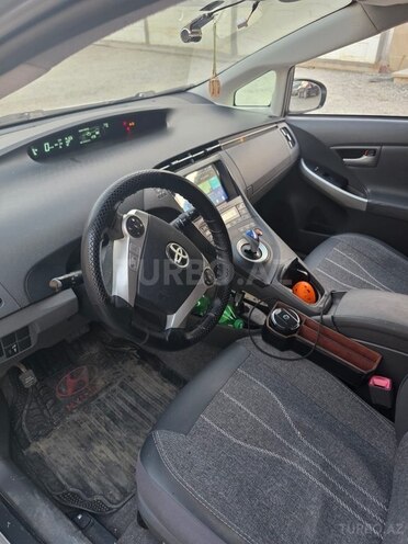 Toyota Prius-8