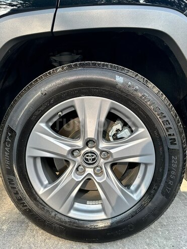 Toyota RAV4-8