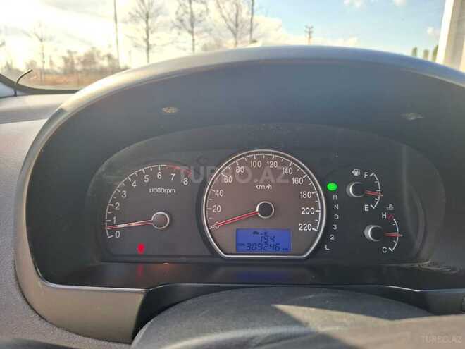 Hyundai Elantra-4