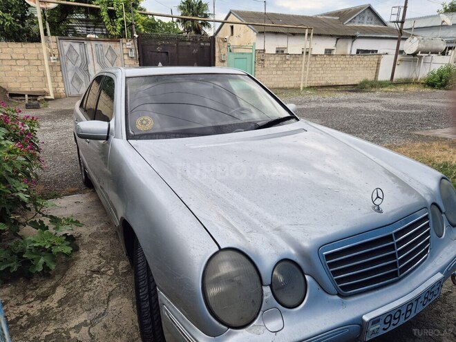 Mercedes E 240-3