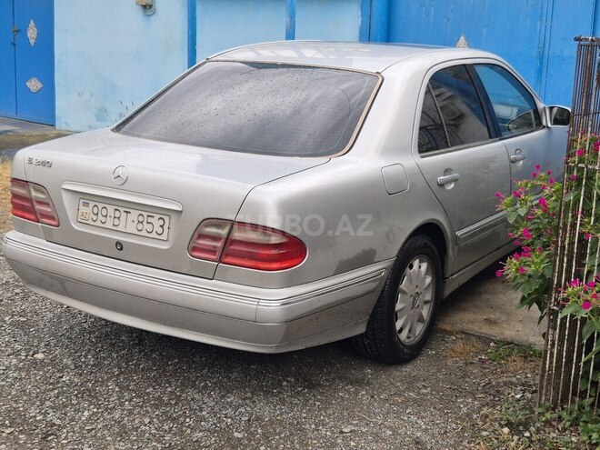 Mercedes E 240-2