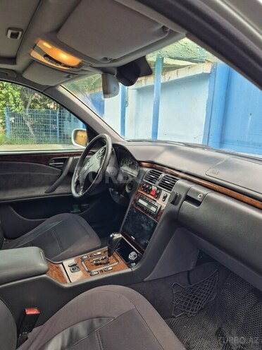 Mercedes E 240-4