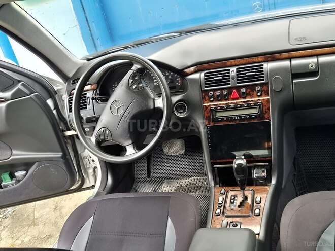 Mercedes E 240-6