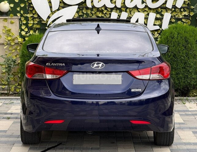 Hyundai Elantra-8
