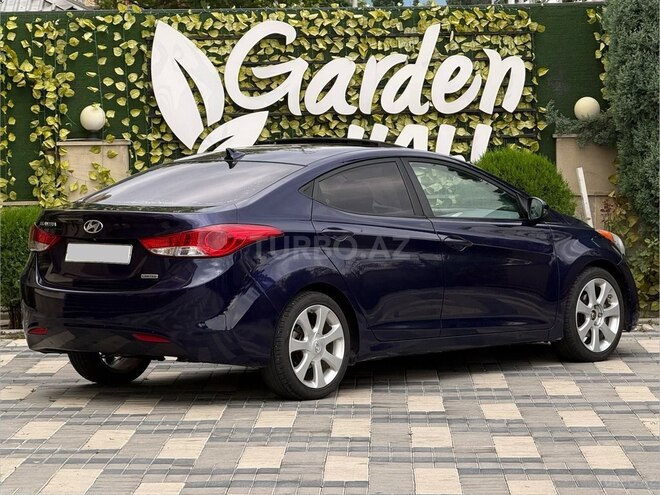 Hyundai Elantra-9