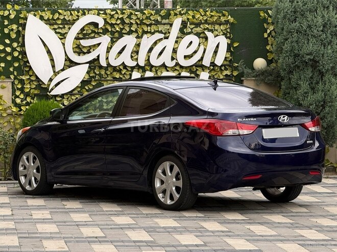 Hyundai Elantra-7
