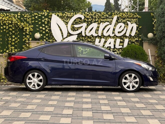 Hyundai Elantra-6
