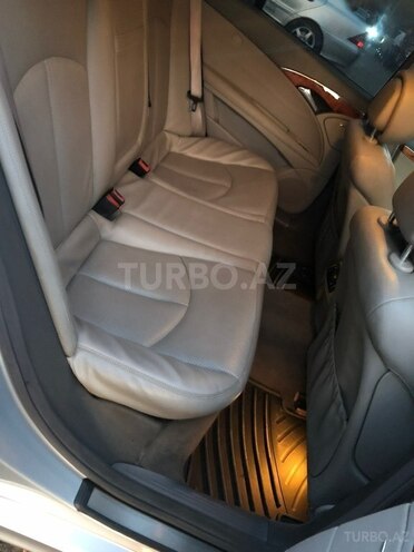 Mercedes E 300-9