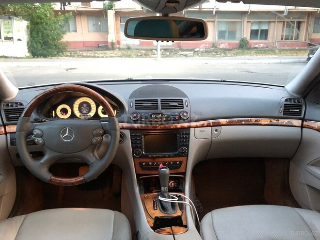 Mercedes E 300-11