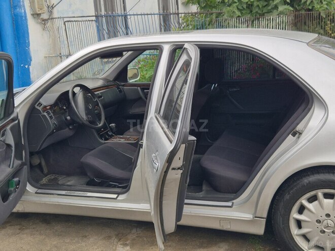 Mercedes E 240-10