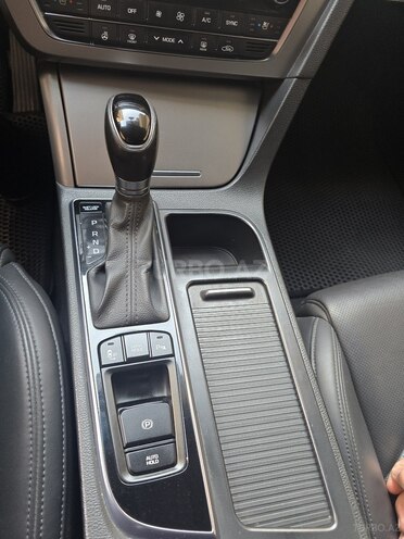 Hyundai Sonata-13