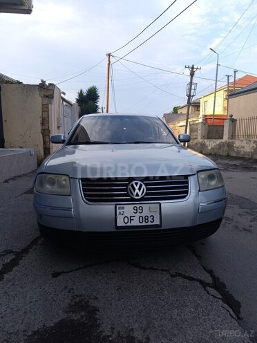 Volkswagen Passat-1