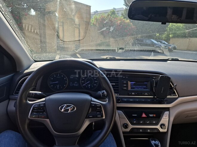 Hyundai Elantra-4