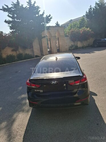 Hyundai Elantra-3