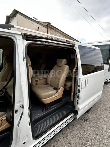 Hyundai H-1-2