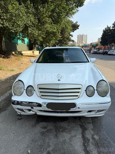 Mercedes E 320-1