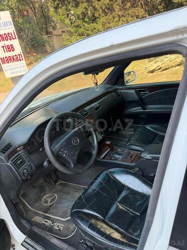 Mercedes E 320-7