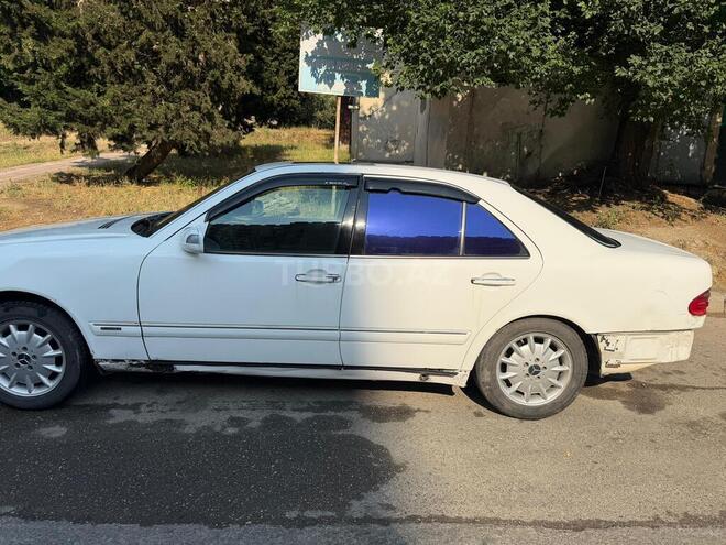Mercedes E 320-3
