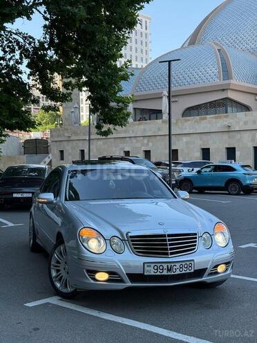 Mercedes E 280-1