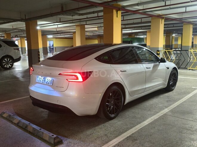 Tesla Model 3-13