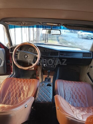 Mercedes 190-10