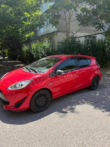 Toyota Aqua-3