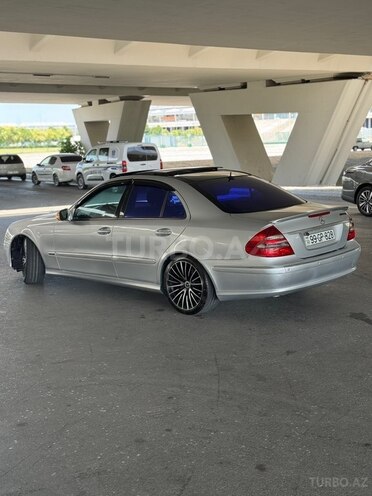 Mercedes E 200-11