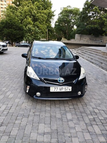 Toyota Prius V-5